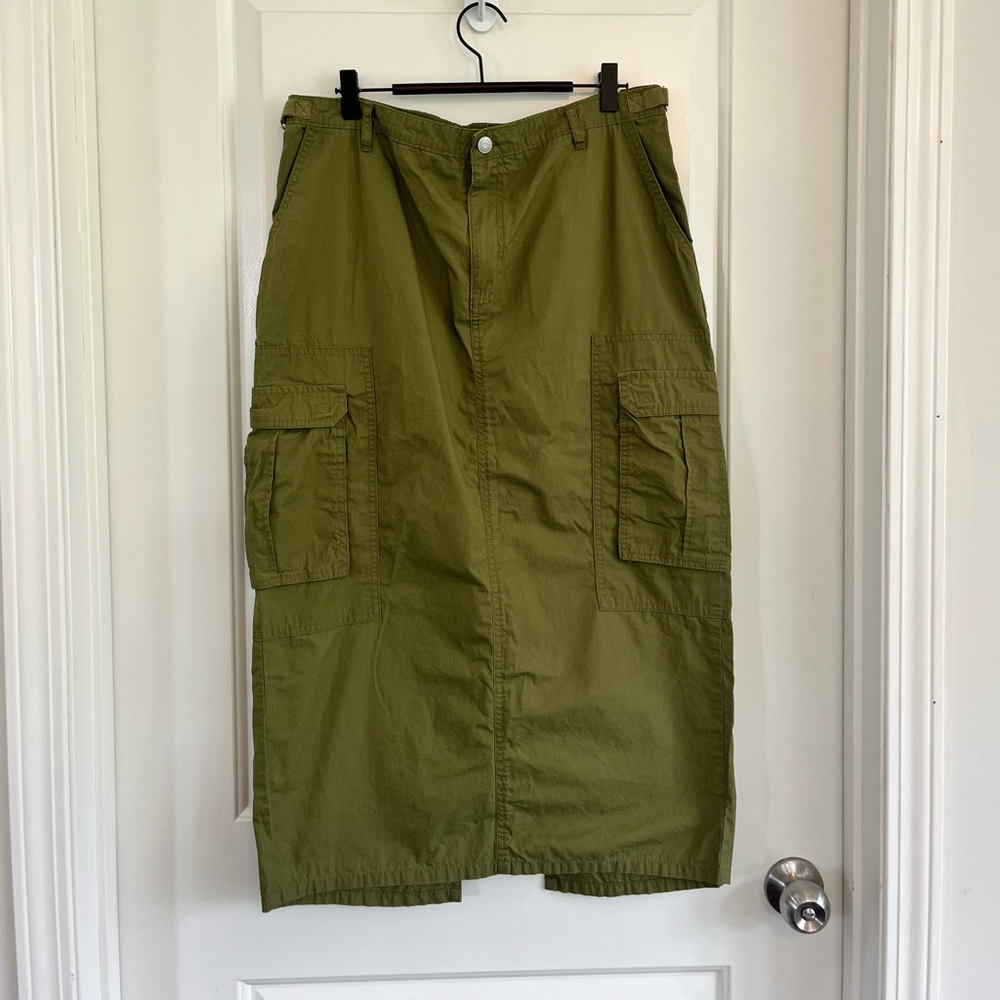 Wild fable cotton cargo midi skirt size medium